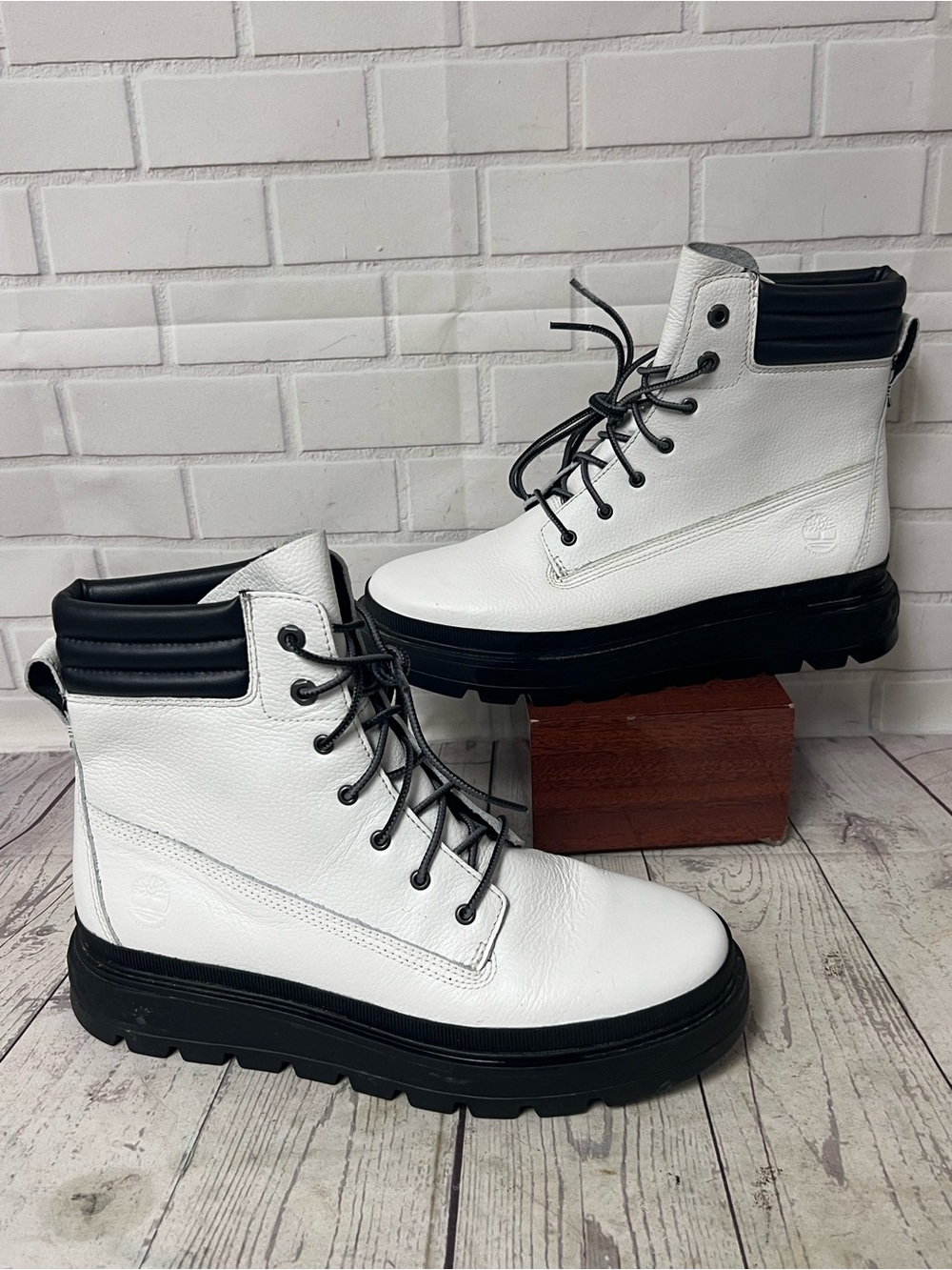 Timberland Ray City 6 Inch Waterproof Boots White Black Leather Women’s Size 9
